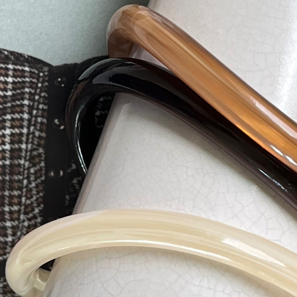 Bangle Trio Lucite Neutral Colors Swirled Wavy Oval - Picture 4 of 7